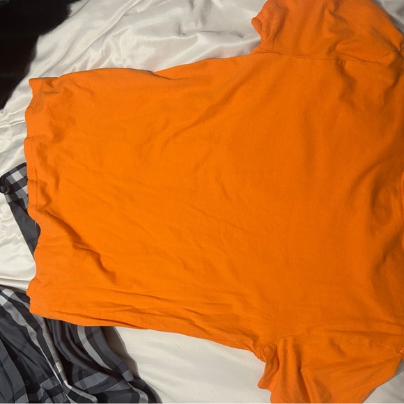 Orange carhartt xl shirt - Picture 4 of 5